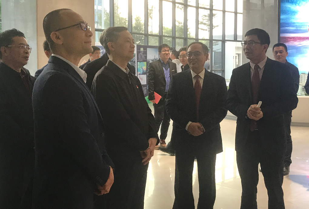 廣東省委常委、廣州市委書(shū)記張碩輔