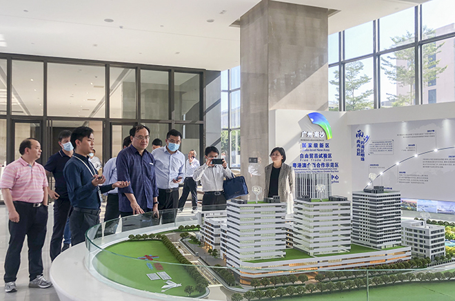 河南省商務(wù)廳黨組成員、省自貿(mào)辦副主任陳凱杰一行蒞臨廣東醫(yī)谷考察調(diào)研