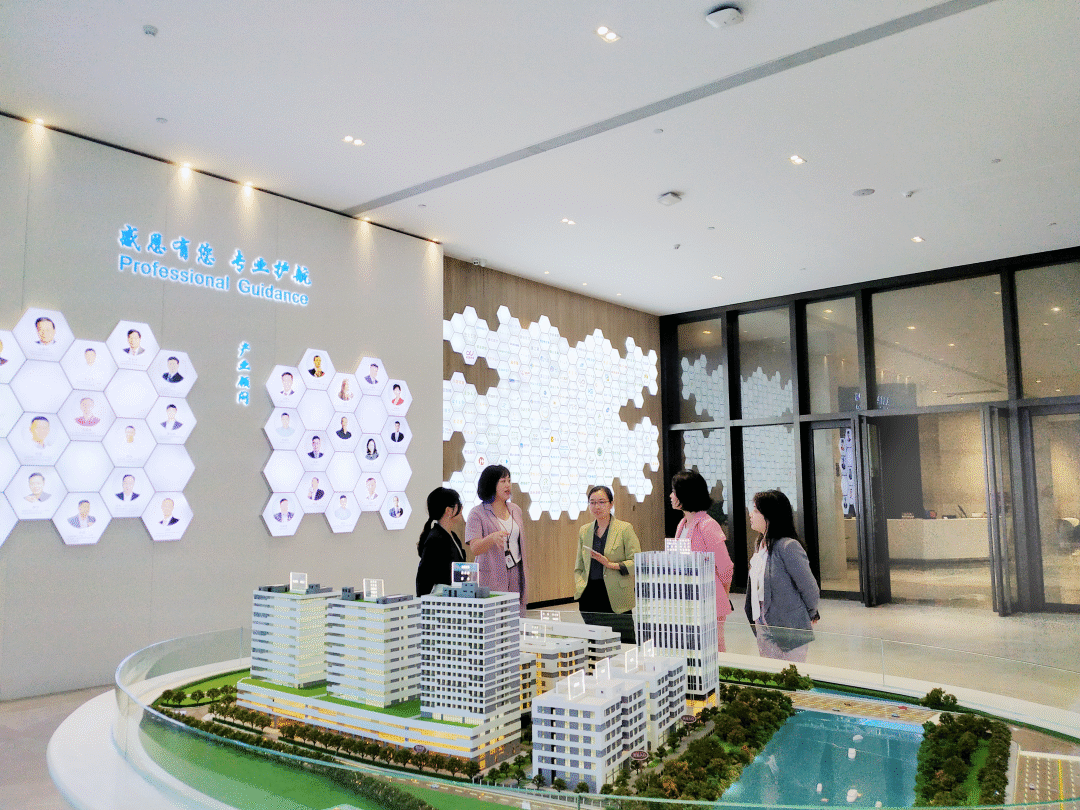 法國駐廣州總領(lǐng)事館商務(wù)投資處一行蒞臨廣東醫(yī)谷考察交流