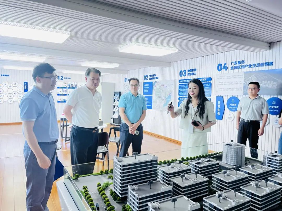 廣東省藥品監(jiān)管局法規(guī)和科技處處長(zhǎng)繆志斌一行蒞臨廣東醫(yī)谷考察交流