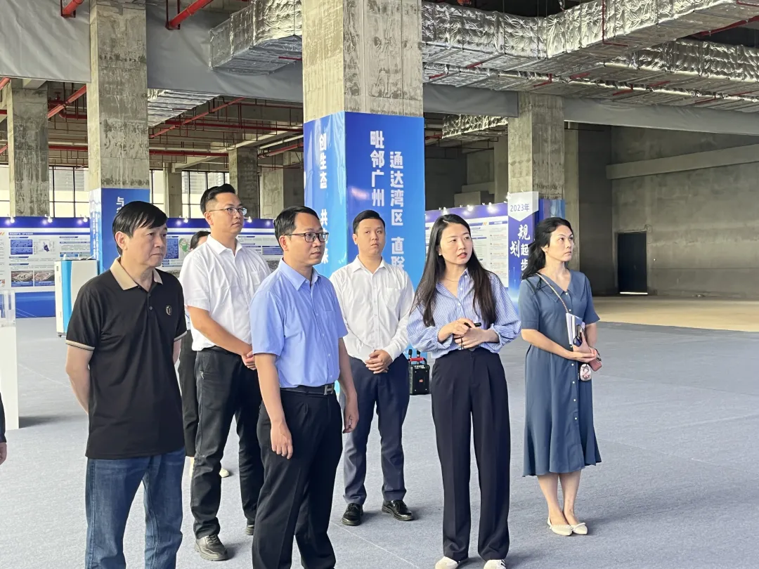 順德區(qū)市場(chǎng)監(jiān)管局黨組成員、區(qū)藥品檢驗(yàn)所所長(zhǎng)何小林一行蒞臨廣東醫(yī)谷考察調(diào)研