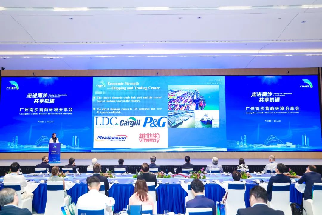 全國(guó)政協(xié)副主席、廣州南沙粵港合作咨詢委員會(huì)顧問梁振英率外國(guó)駐港商會(huì)、在港企業(yè)代表蒞臨南沙廣東醫(yī)谷考察