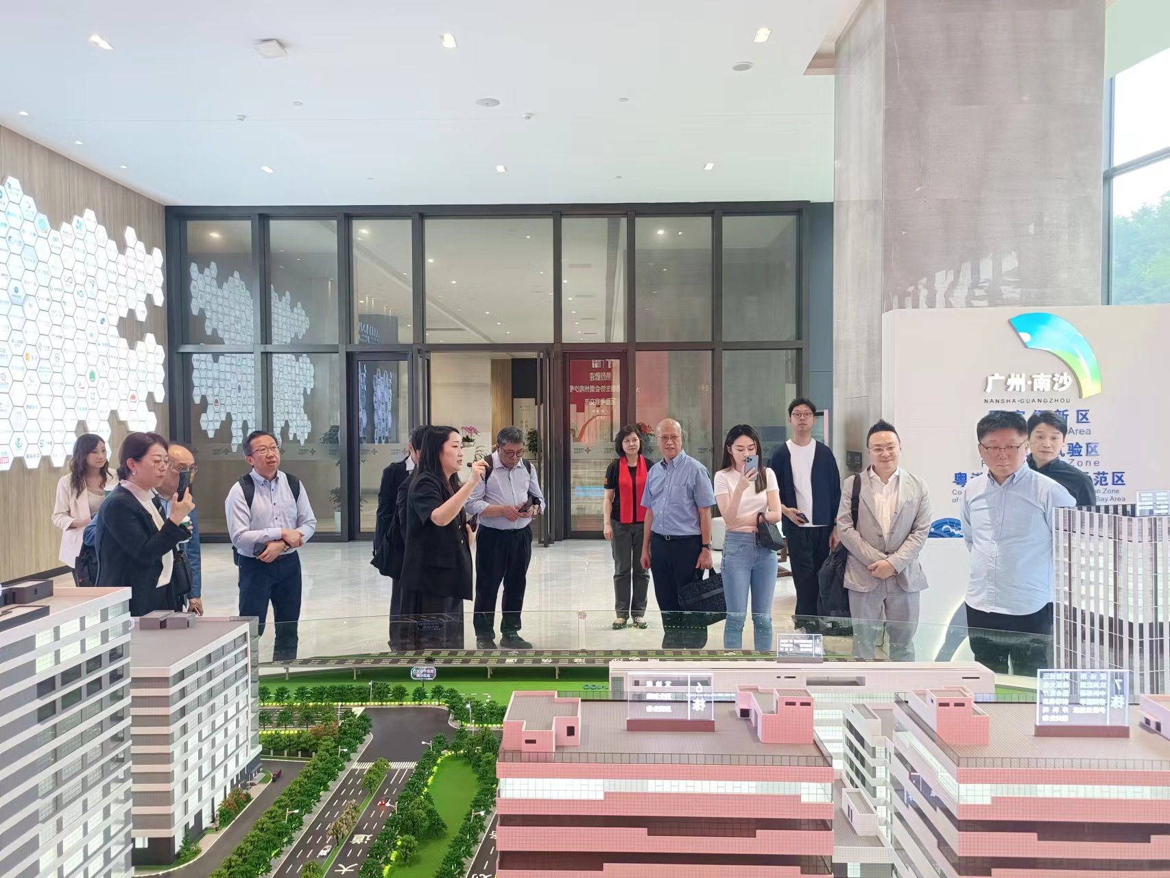 大灣區(qū)香港醫(yī)生協(xié)會廣州南沙考察團一行蒞臨廣東醫(yī)谷考察調(diào)研