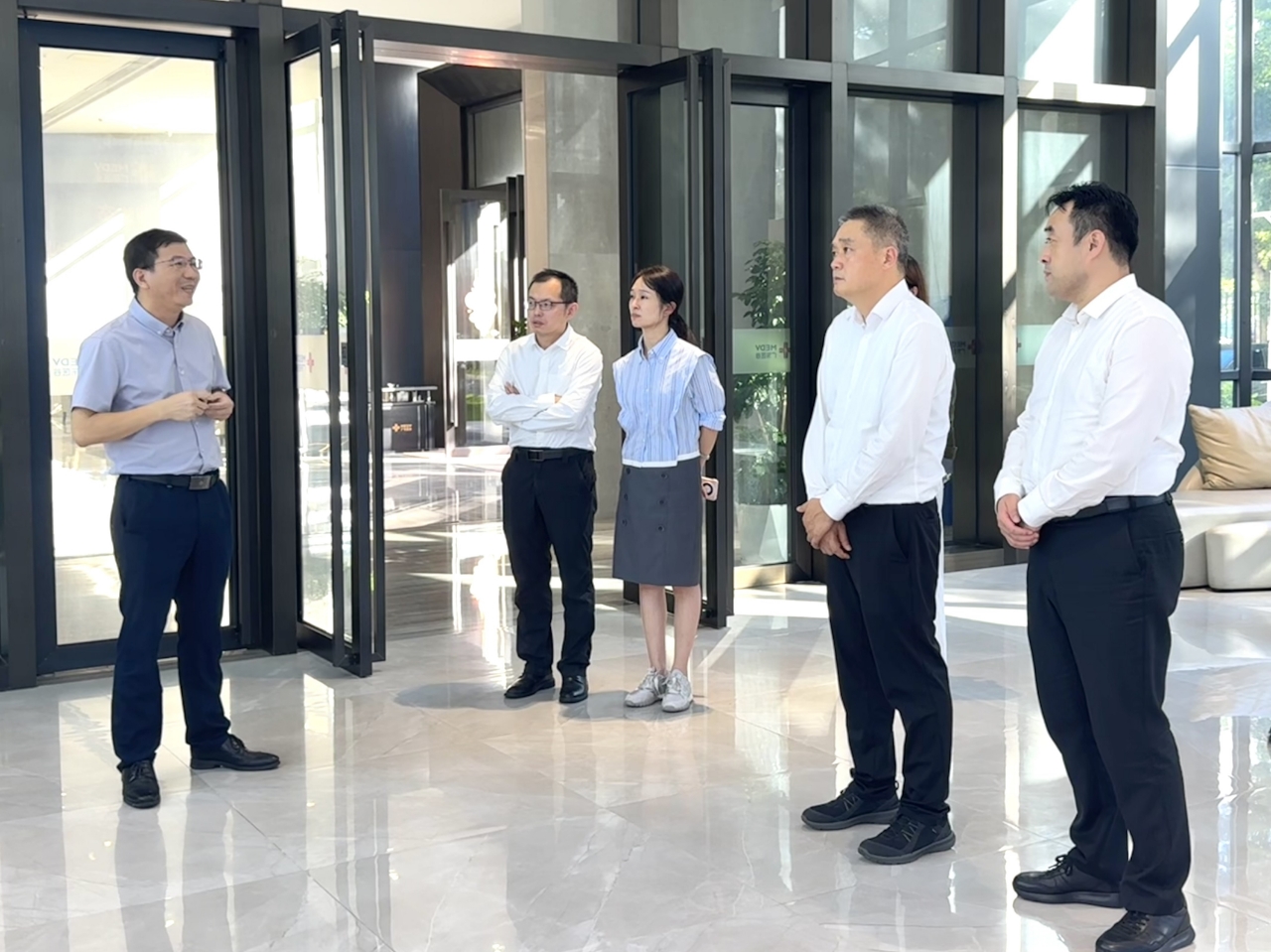 國(guó)家發(fā)改委體改司司長(zhǎng)王任飛一行蒞臨廣東醫(yī)谷考察調(diào)研